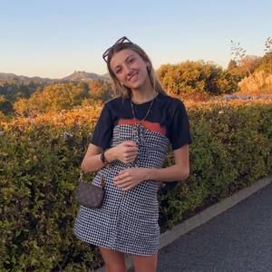 Meet your Posher, Olivia